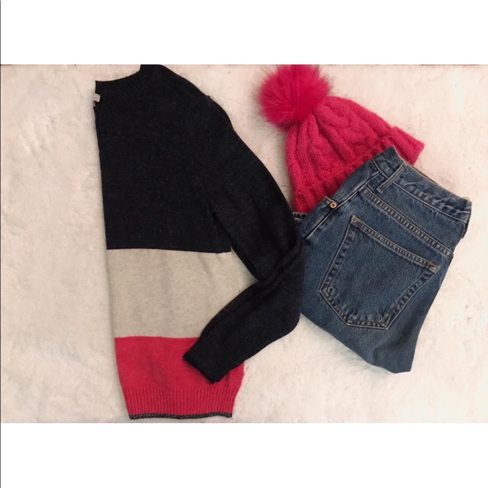 GAP crew neck sweater